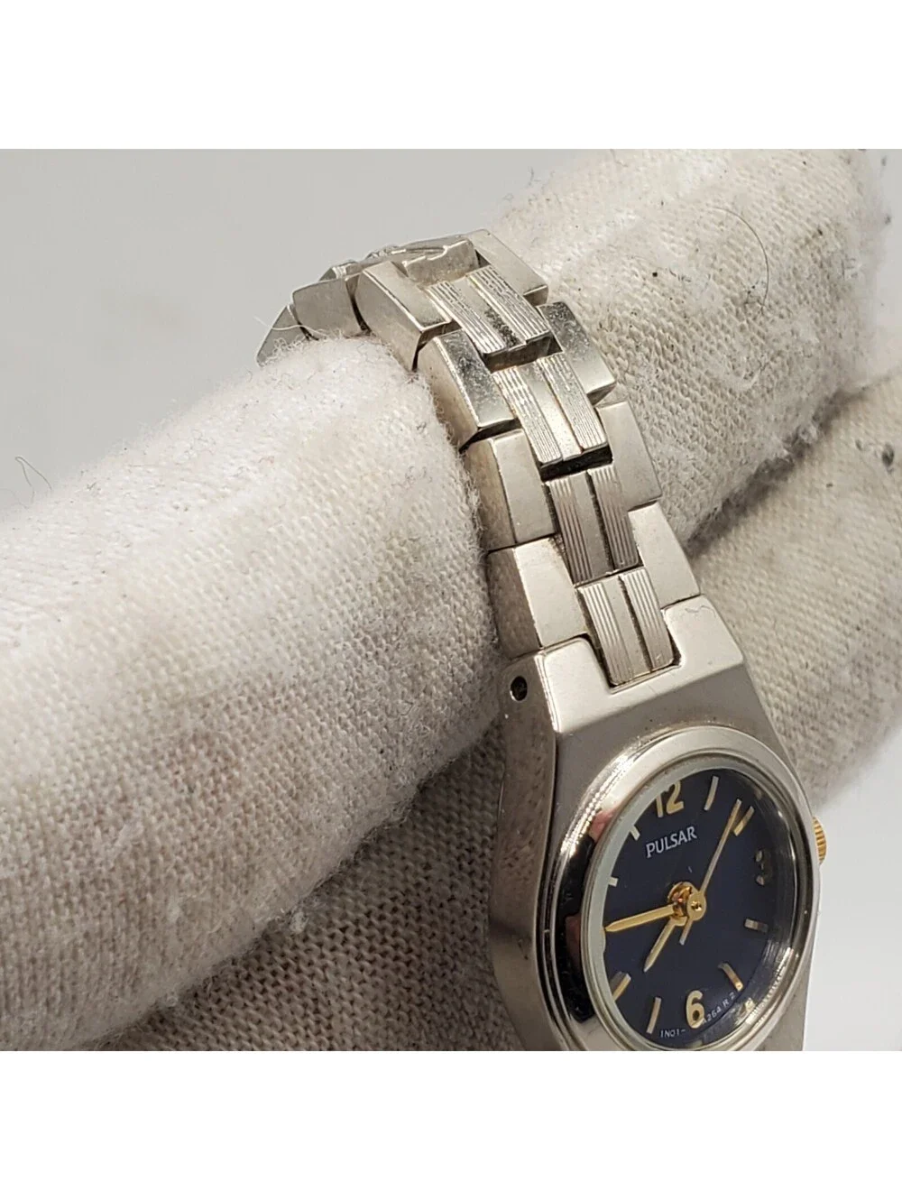 Pulsar Quartz Womens Watch 17mm Silver Tone Blue Round Dial New Battery